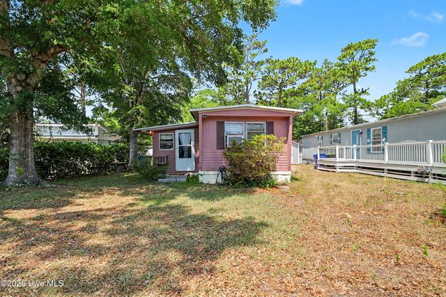 131 NE 75th Street, Oak Island, NC 28465