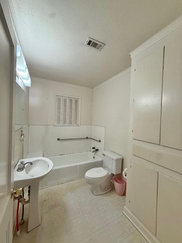 1412 Ithaca Avenue, Nederland, TX 77627