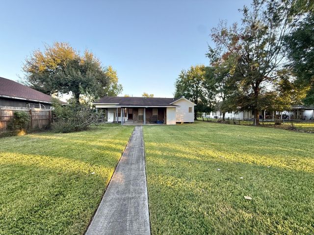 1412 Ithaca Avenue, Nederland, TX 77627