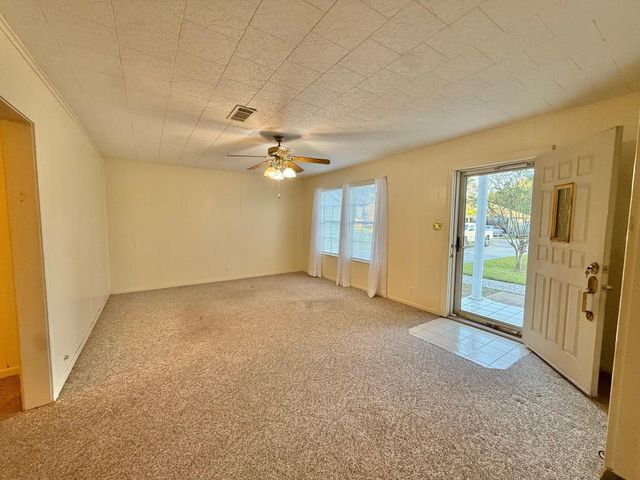 1412 Ithaca Avenue, Nederland, TX 77627