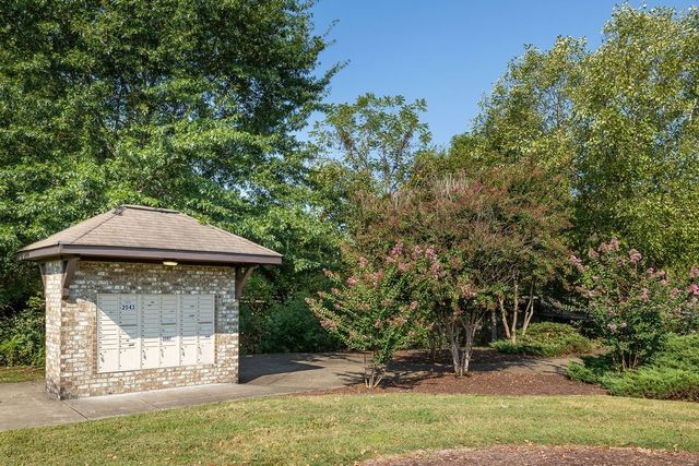 2050 Hemlock Dr, Spring Hill, TN 37174