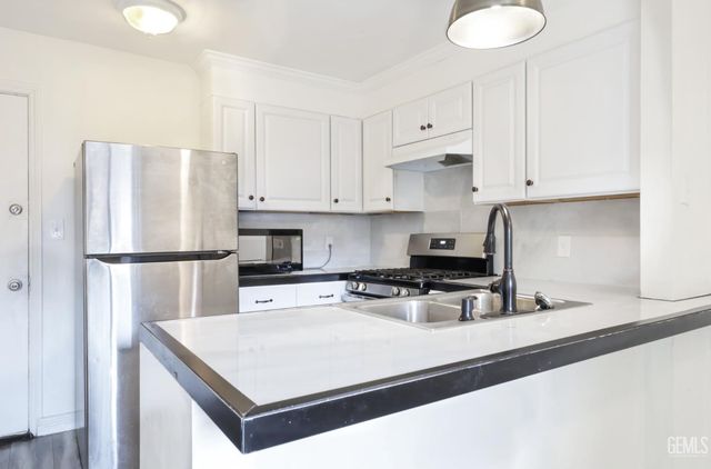 2200 Cedro Court B, Bakersfield, CA 93309