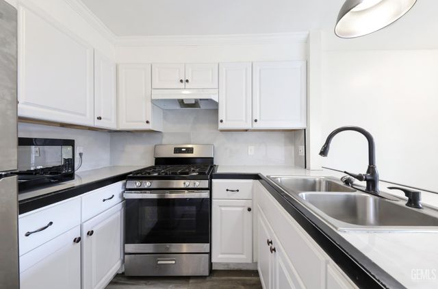 2200 Cedro Court B, Bakersfield, CA 93309