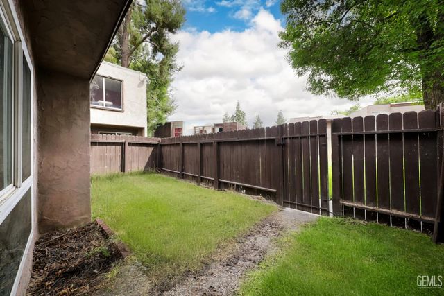 2200 Cedro Court B, Bakersfield, CA 93309