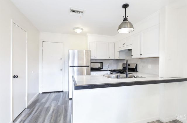 2200 Cedro Court B, Bakersfield, CA 93309