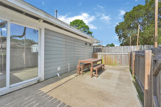 209 W 6th Street, Deer Park, TX 77536