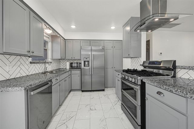 209 W 6th Street, Deer Park, TX 77536
