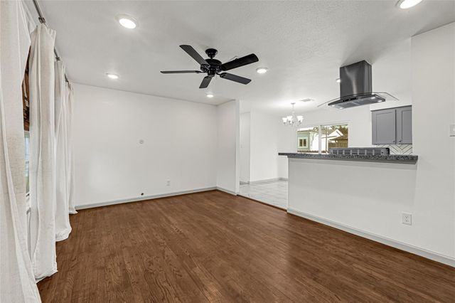 209 W 6th Street, Deer Park, TX 77536