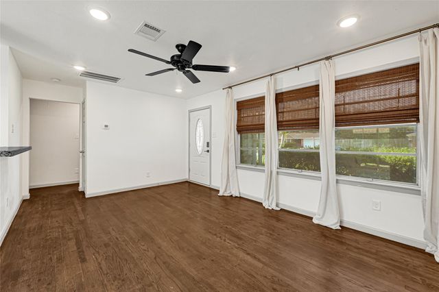 209 W 6th Street, Deer Park, TX 77536