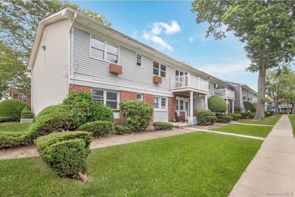 7A Hemlock Drive 65, Bay Shore, NY 11706