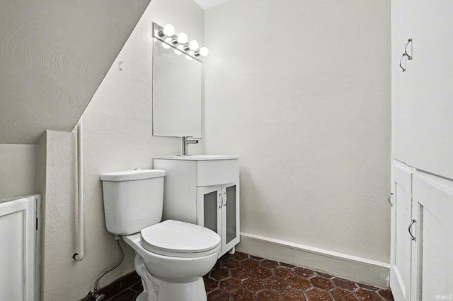 17330 Mcerlain Street, South Bend, IN 46635