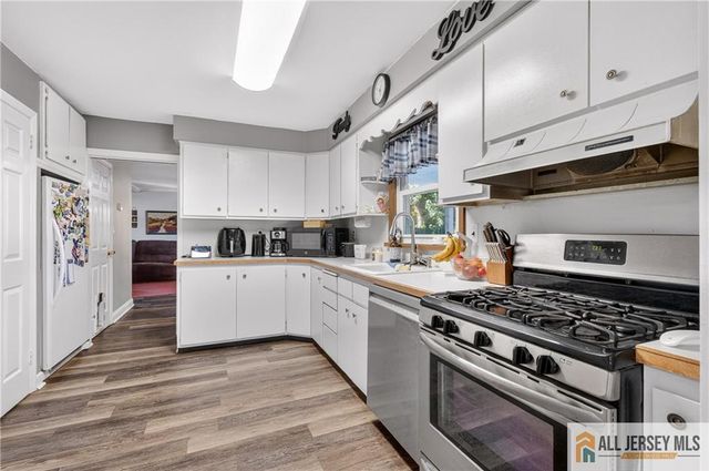 256 Adirondack Avenue, Spotswood, NJ 08884
