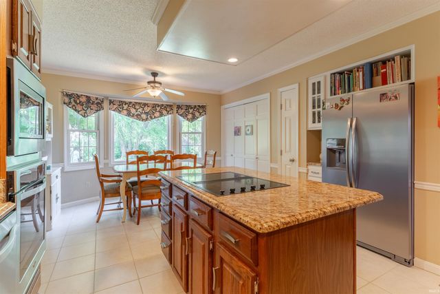 5497 E Sherwood Drive, Newburgh, IN 47630