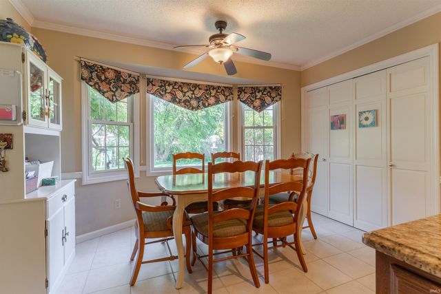 5497 E Sherwood Drive, Newburgh, IN 47630