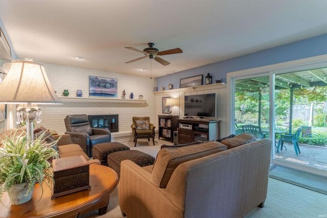 5497 E Sherwood Drive, Newburgh, IN 47630