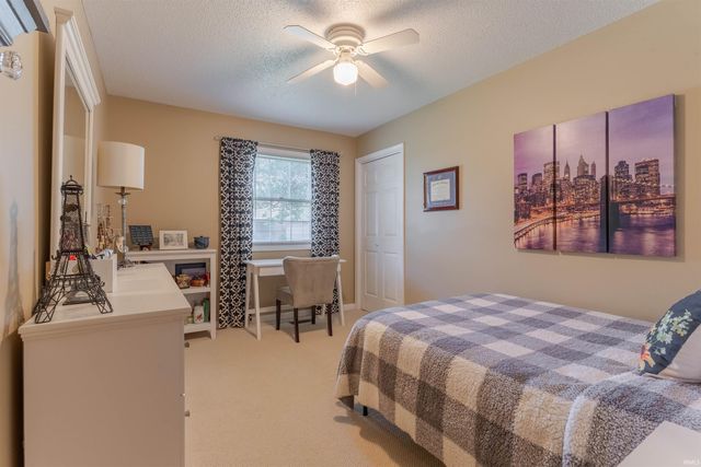 5497 E Sherwood Drive, Newburgh, IN 47630