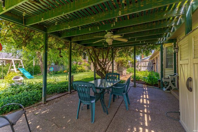 5497 E Sherwood Drive, Newburgh, IN 47630