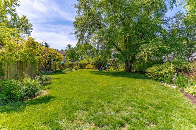 5497 E Sherwood Drive, Newburgh, IN 47630
