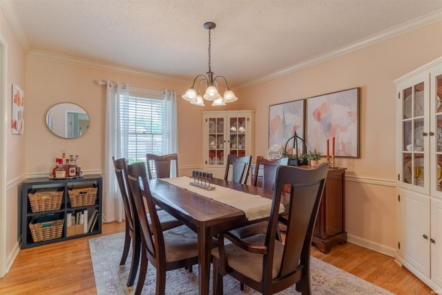 5497 E Sherwood Drive, Newburgh, IN 47630