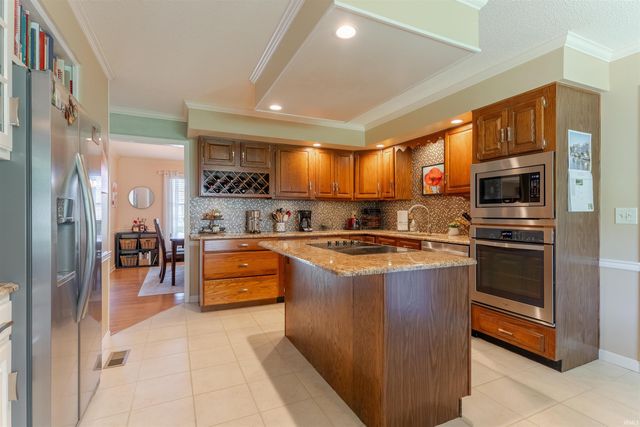 5497 E Sherwood Drive, Newburgh, IN 47630