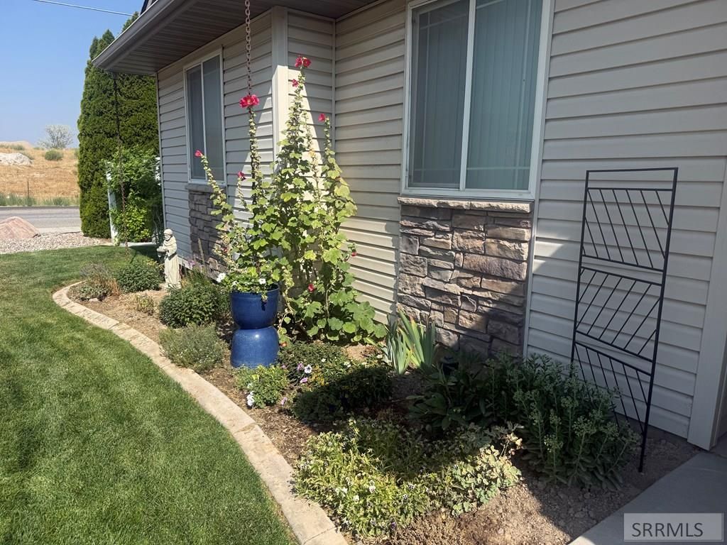Image 4 of property listing at 1996 Kinghorn Road, Pocatello, ID 83201