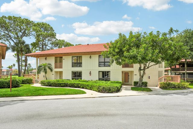 302 Brackenwood Circle, Palm Beach Gardens, FL 33418