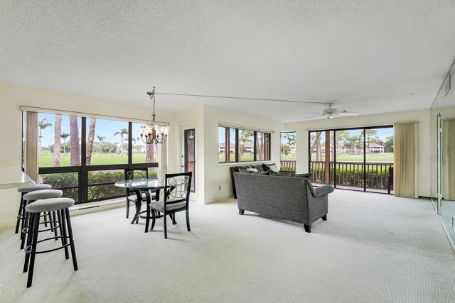 302 Brackenwood Circle, Palm Beach Gardens, FL 33418