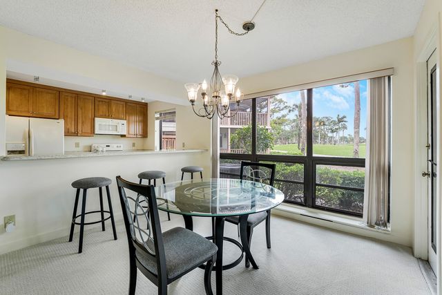 302 Brackenwood Circle, Palm Beach Gardens, FL 33418