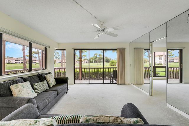 302 Brackenwood Circle, Palm Beach Gardens, FL 33418