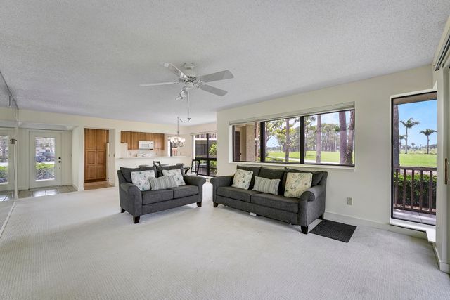 302 Brackenwood Circle, Palm Beach Gardens, FL 33418