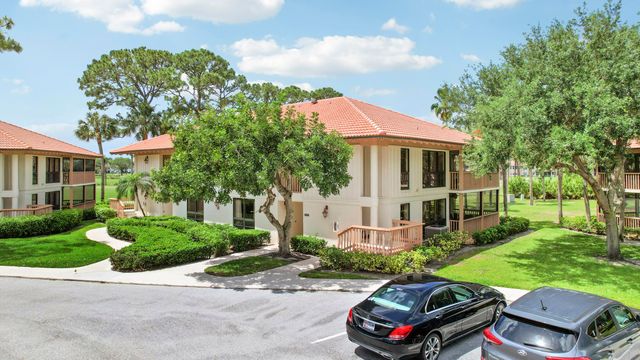 302 Brackenwood Circle, Palm Beach Gardens, FL 33418