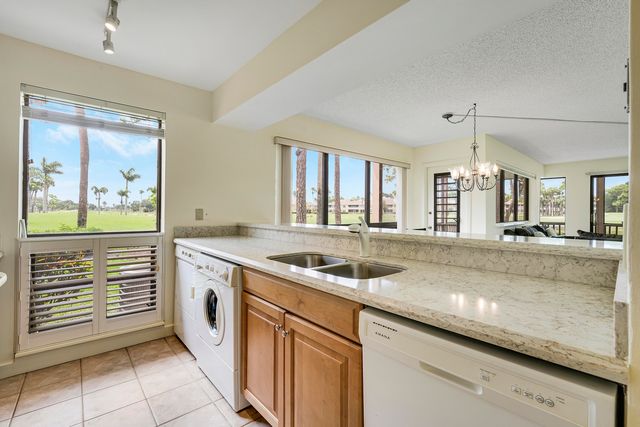 302 Brackenwood Circle, Palm Beach Gardens, FL 33418