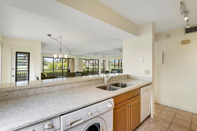 302 Brackenwood Circle, Palm Beach Gardens, FL 33418