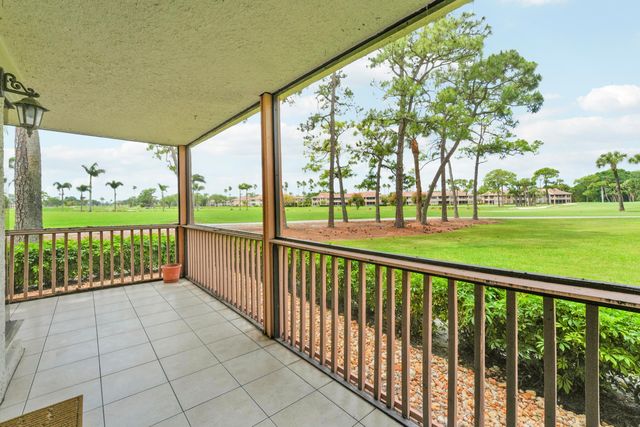 302 Brackenwood Circle, Palm Beach Gardens, FL 33418