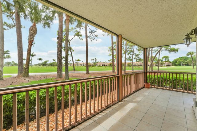 302 Brackenwood Circle, Palm Beach Gardens, FL 33418