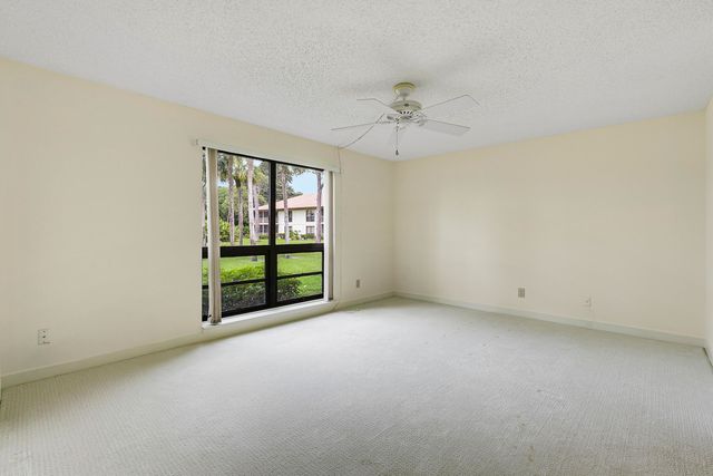 302 Brackenwood Circle, Palm Beach Gardens, FL 33418