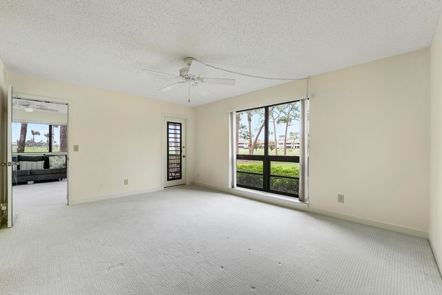 302 Brackenwood Circle, Palm Beach Gardens, FL 33418