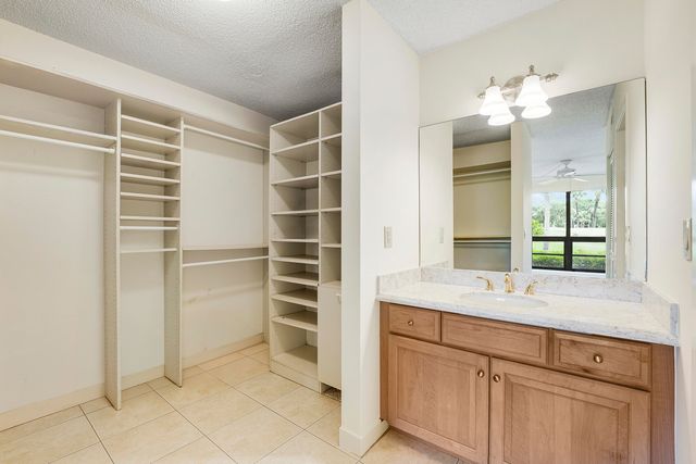 302 Brackenwood Circle, Palm Beach Gardens, FL 33418