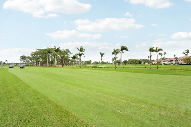 302 Brackenwood Circle, Palm Beach Gardens, FL 33418