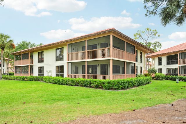 302 Brackenwood Circle, Palm Beach Gardens, FL 33418