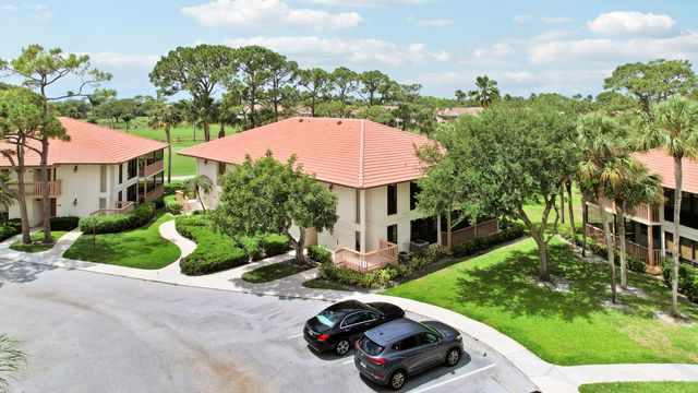 302 Brackenwood Circle, Palm Beach Gardens, FL 33418