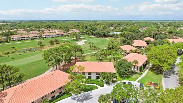302 Brackenwood Circle, Palm Beach Gardens, FL 33418