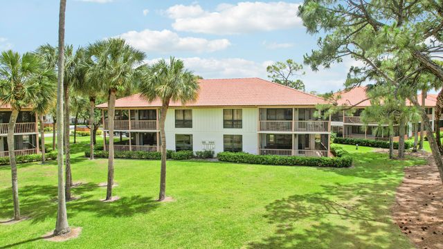 302 Brackenwood Circle, Palm Beach Gardens, FL 33418