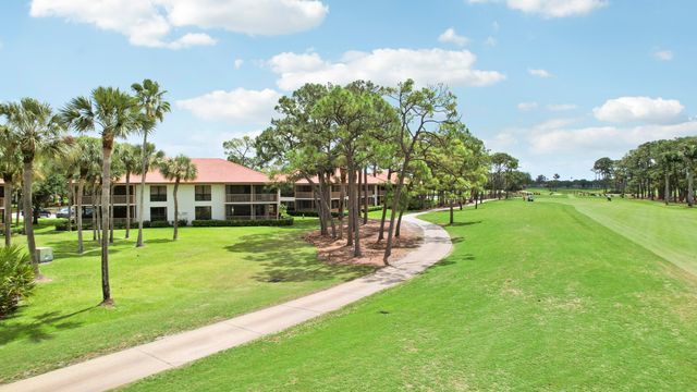 302 Brackenwood Circle, Palm Beach Gardens, FL 33418