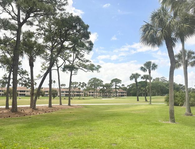 302 Brackenwood Circle, Palm Beach Gardens, FL 33418