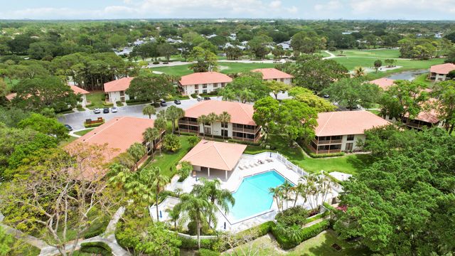 302 Brackenwood Circle, Palm Beach Gardens, FL 33418