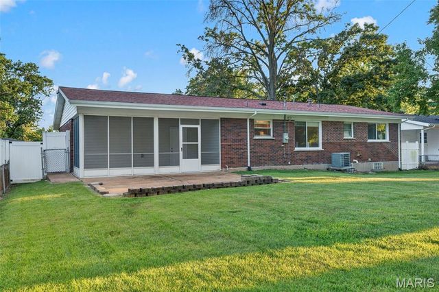 3865 Belcroft Drive, Florissant, MO 63034