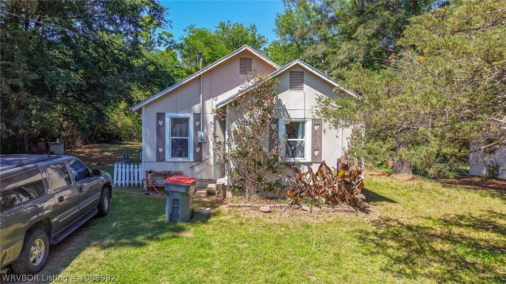 320 W Gary Street, Greenwood, AR 72936