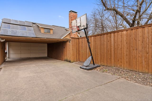 2653 Heatherwood Drive, Dallas, TX 75228