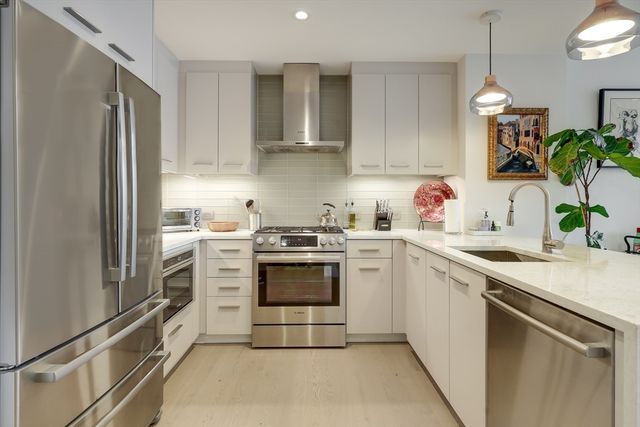 40 Traveler St 410, Boston, MA 02118